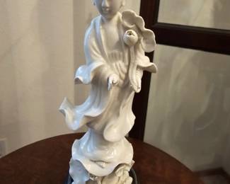 Furniture • Cameras • Tools • Collectibles • Décor