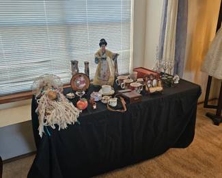 Furniture • Cameras • Tools • Collectibles • Décor