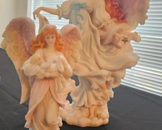 Furniture • Cameras • Tools • Collectibles • Décor