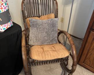 Furniture • Cameras • Tools • Collectibles • Décor