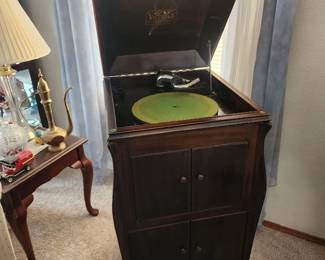 Furniture • Cameras • Tools • Collectibles • Décor