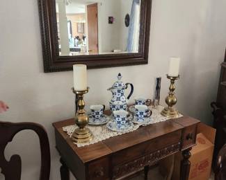 Furniture • Cameras • Tools • Collectibles • Décor
