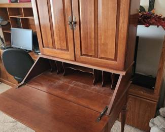 Furniture • Cameras • Tools • Collectibles • Décor