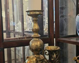 Furniture • Cameras • Tools • Collectibles • Décor