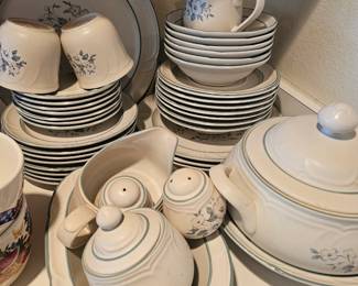 Furniture • Cameras • Tools • Collectibles • Décor