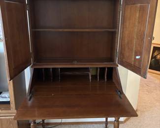 Furniture • Cameras • Tools • Collectibles • Décor