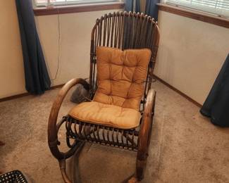 Furniture • Cameras • Tools • Collectibles • Décor