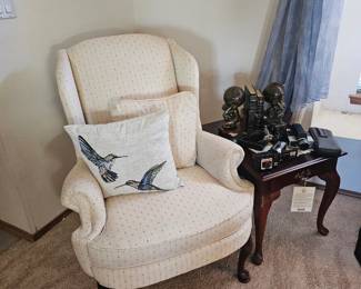 Furniture • Cameras • Tools • Collectibles • Décor