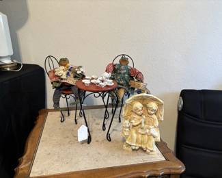 Furniture • Cameras • Tools • Collectibles • Décor