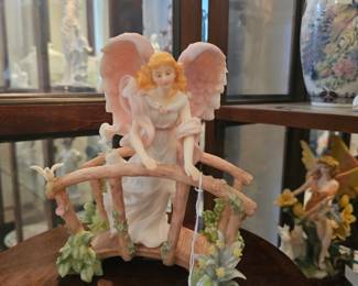 Furniture • Cameras • Tools • Collectibles • Décor