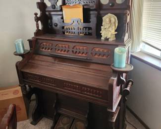 Furniture • Cameras • Tools • Collectibles • Décor