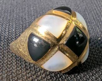 14K Gold Mother Of Pearl And Onyx Dome Ring, Sz 7