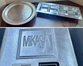 189  Mikasa Serving Ware  Looks New