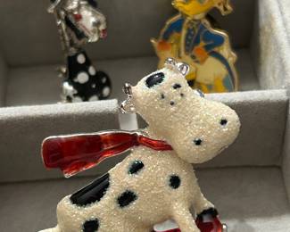 Cute vintage brooches 