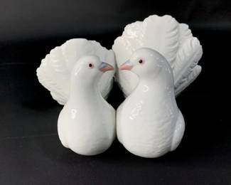 Lladro Kissing Doves