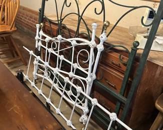 Daybed & queen size bed