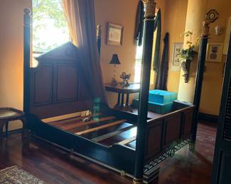 Lovely four poster queen sized bed