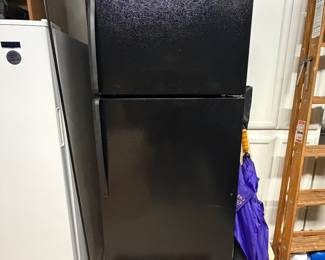 18 cu ft Whirlpool Refrigerator Freezer
