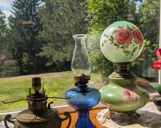 Hurricane lamps and oil lamps
