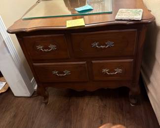 Ethan Allen side table - part of 3 piece living room set