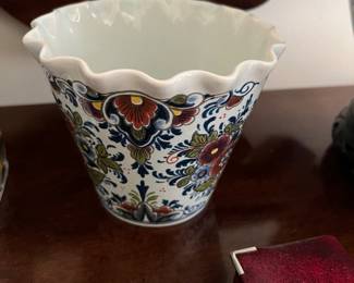 Delft ruffle rim flower pot $20