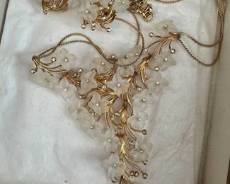RARE CHRISTIAN DIOR FLOWER NECKLACE GERMANY VTG SIGNED RHINESTONE FLORAL