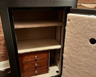 Dakota Safe