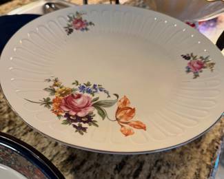 Cake stand