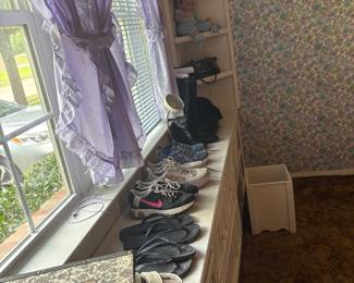 Shoes & Boots
