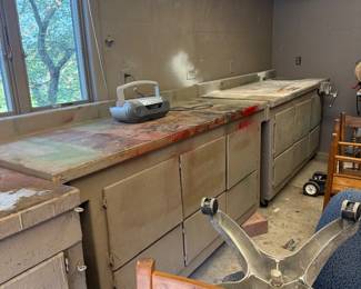 Work benches with wheels