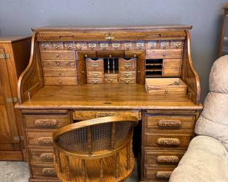 Roll top desk