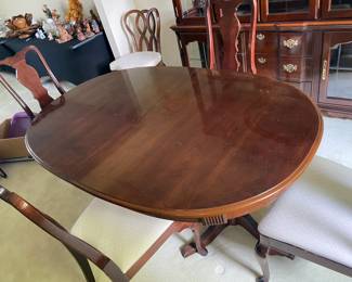 Mahogany pedestal dining table with 6 matching chairs and coordinating china cabinet. Excellent condition.