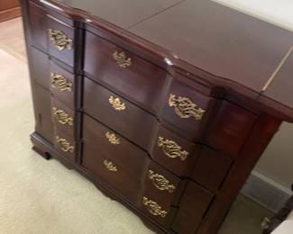 Mahogany buffet server with drawers and fold-out top. Matches the dining table, chairs and china cabinet.