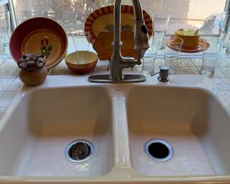 Double Sink w Faucet/Sprayer