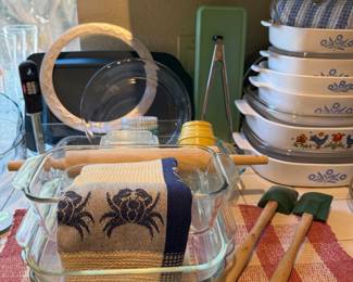 Assorted Pyrex