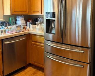 Kitchen Cabinets (REFRIGERATOR/FREEZER STAYS W HOME)