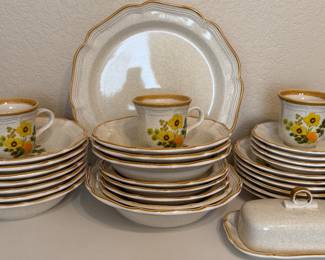 Mikasa Japan Garden Club Fresh Floral Dinnerware