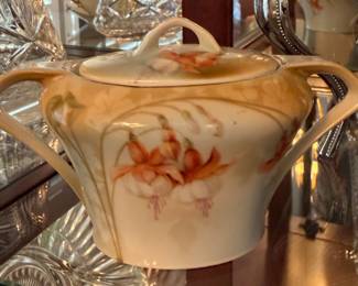 Double Handled Sugar Bowl w Lid