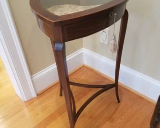 Heart shaped vitrine 