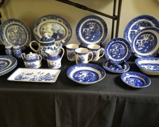 Blue Willow china, various makers