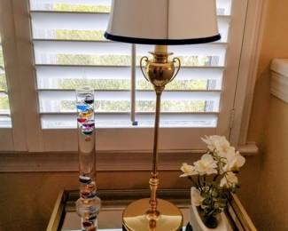Brass accent lamp