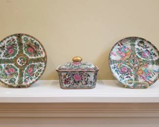 Chinese Rose Medallion plates, box