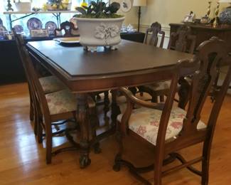 Circa 1900 Tomlinson walnut dining table w/6 chairs