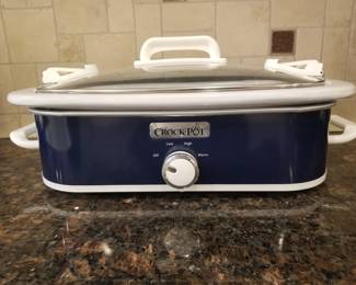 Navy and white Crockpot with locking lid