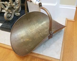 Vintage metal fireplace basket with Delft handle