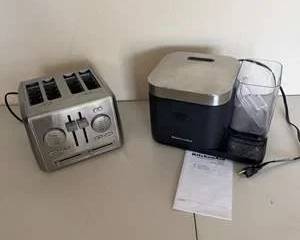 Cuisinart 4-Slice Toaster & Countertop Ice Maker Appliance Bundle