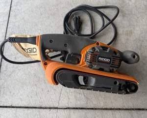 RIDGID R2740 Variable Speed Belt Sander with Craftsman Tool Bag