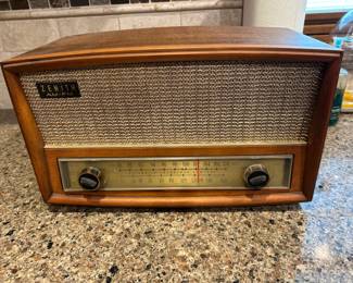 Vintage Zenith radio. Working!