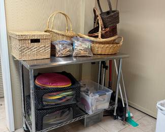 Baskets in great condition, circle placements in all the colors of the rainbow