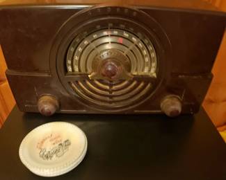 1940s Zenith AM-FM radio